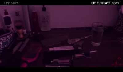 Олеся взялась за кофе и пошла в гостиную, где ее отчим искал новые ролики на порно сайте.