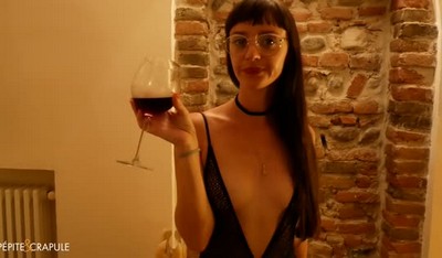 Начало французских каникул милашки сопровождалось ванной процедурой.