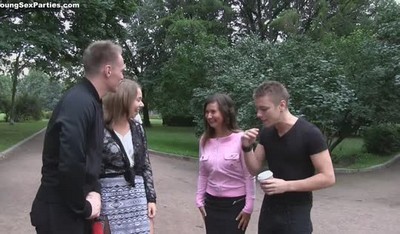 Маша и Диана были провинциальными шлюшками, которые соглашались на различные групповушки, чтобы получить деньги на проживание в общежитии.